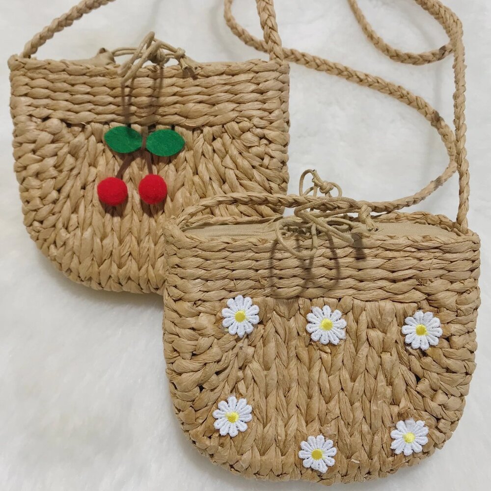 Juicy Bloom Straw Crossbody Bag